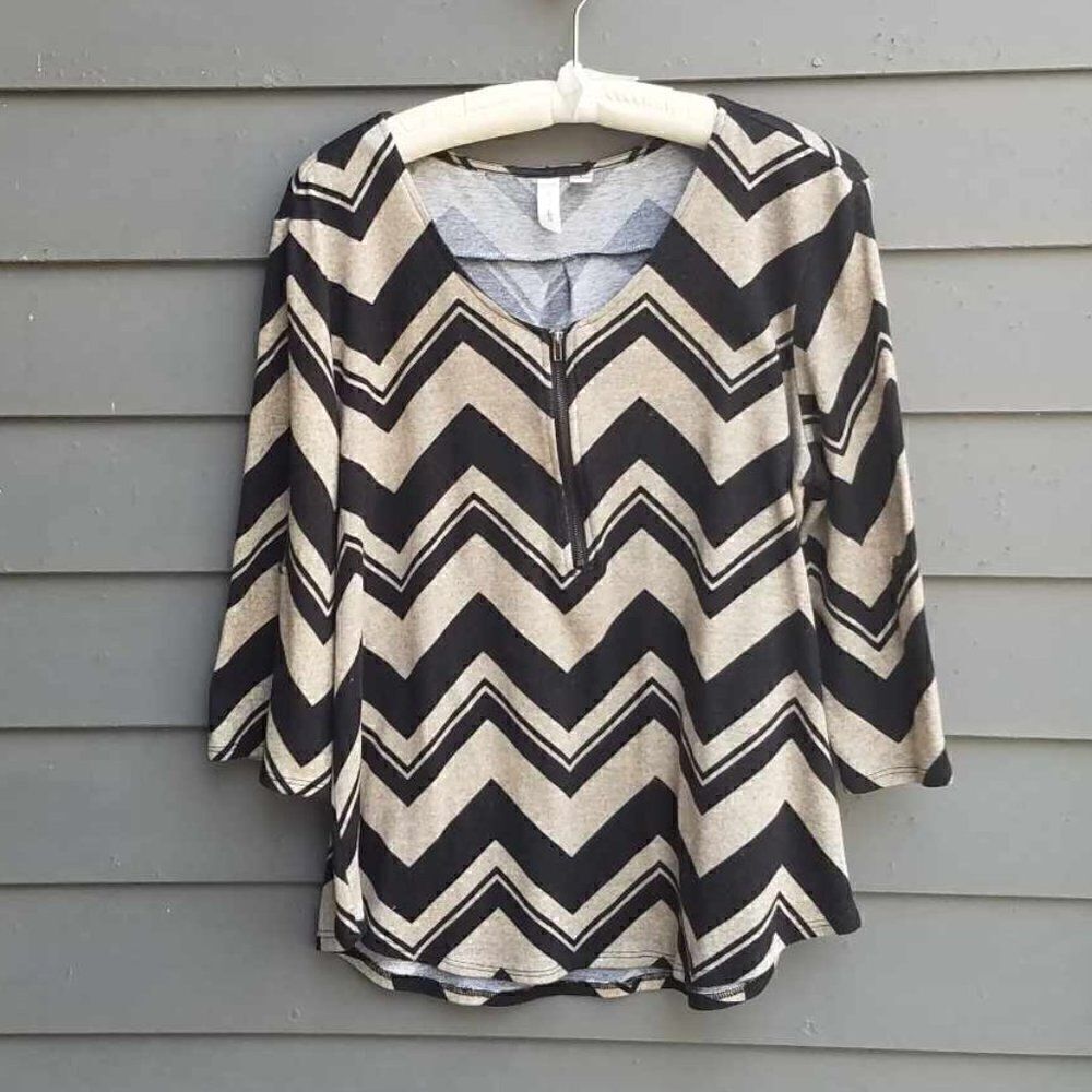Tacera Tan Black Chevron Zip Front Sweater size Large